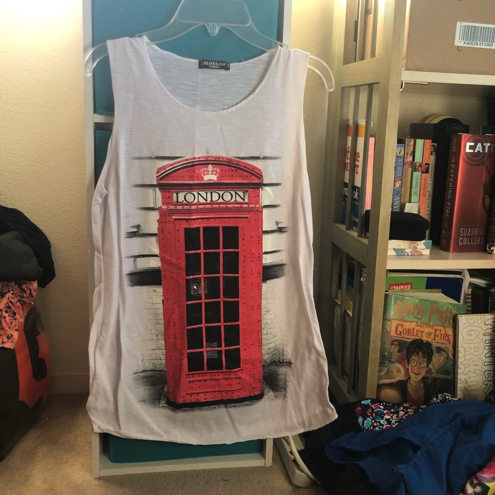 London phone booth graphic tank top